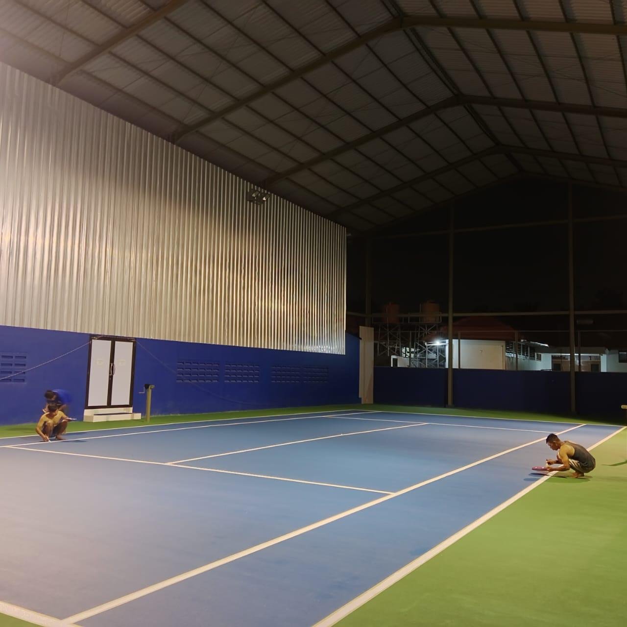 hasil pengecatan lapangan tenis dengan flexipave coating