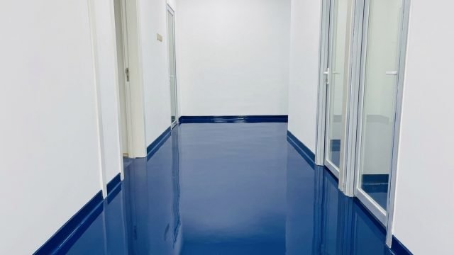 Panduan Biaya & Spesifikasi Epoxy vs PU Concrete Dapur MBG (Ketebalan 1000–3000 Micron) 1